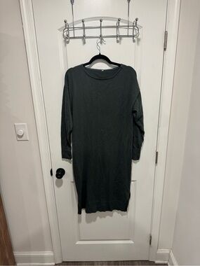 Classic Crewneck Midi Dress in Dark Green